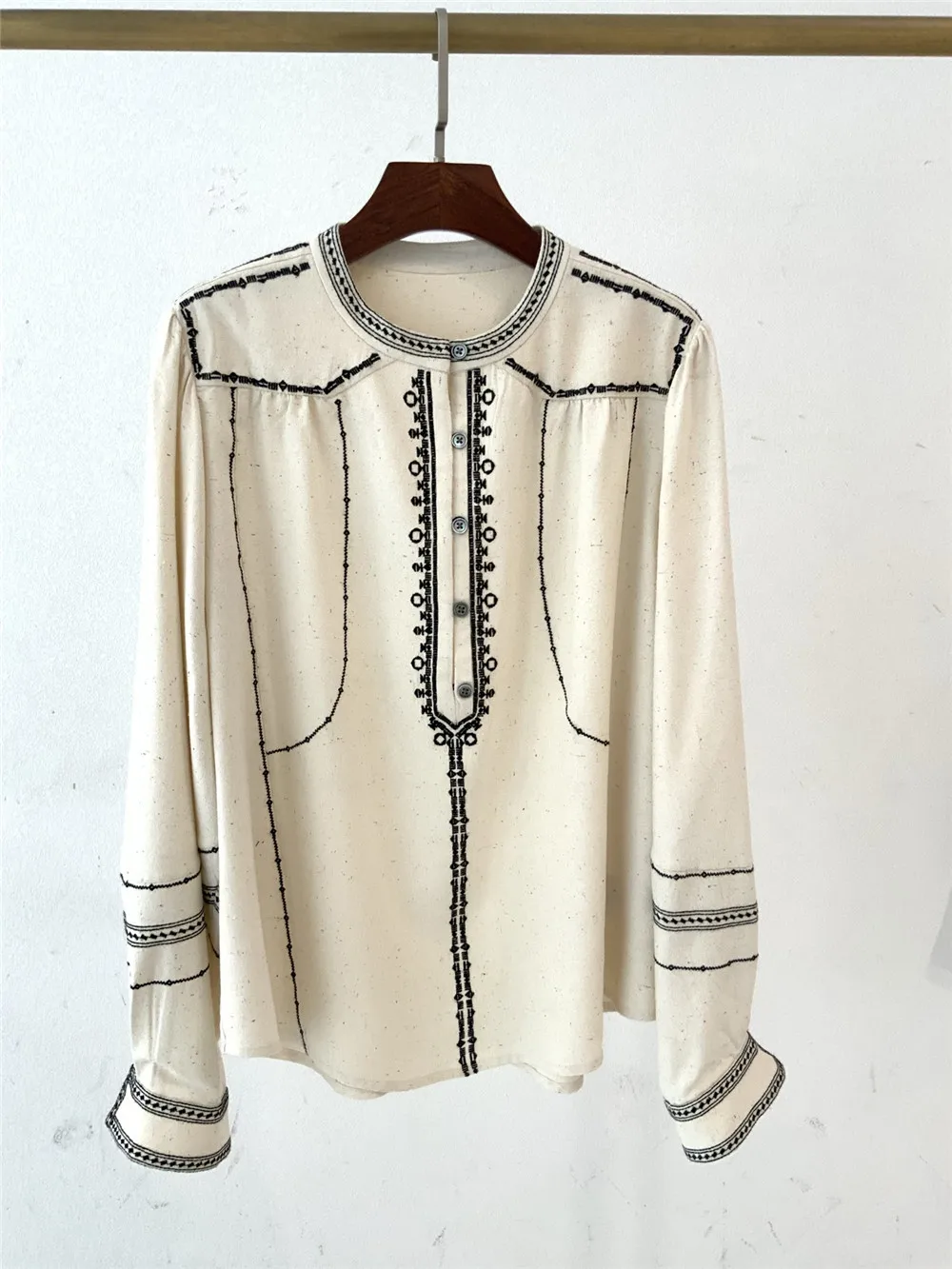 Heavy Embroidery Half-Open Shirt Women Long-Sleeved Round Neck Casual Tops Blouse
Heavy Embroidery Half-Open Shirt Women Long-Sleeved Round Neck Casual Tops Blouse