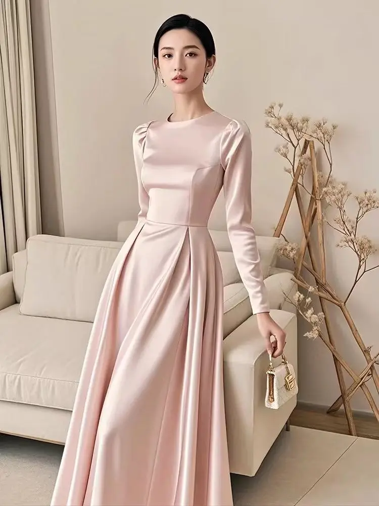 Early spring formal occasion temperament, waist cinching, small fragrance style, white long sleeved dress, noble long skirt
Early spring formal occasion temperament, waist cinching, small fragrance style, white long sleeved dress, noble long skirt