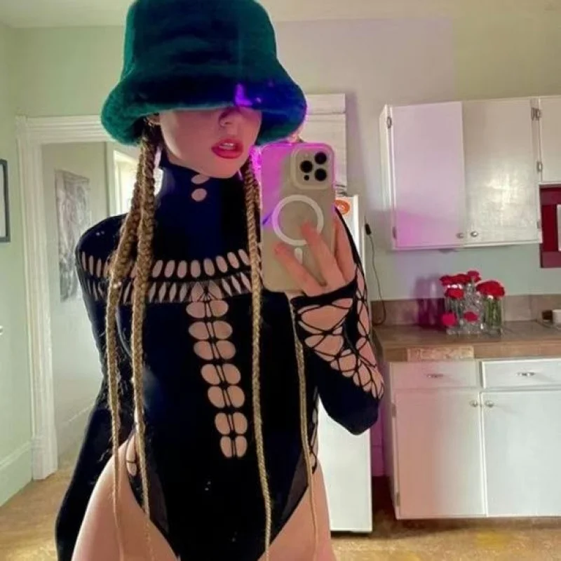 Женский комбинезон в стиле ночного клуба и бара
Женский комбинезон в стиле ночного клуба и бара