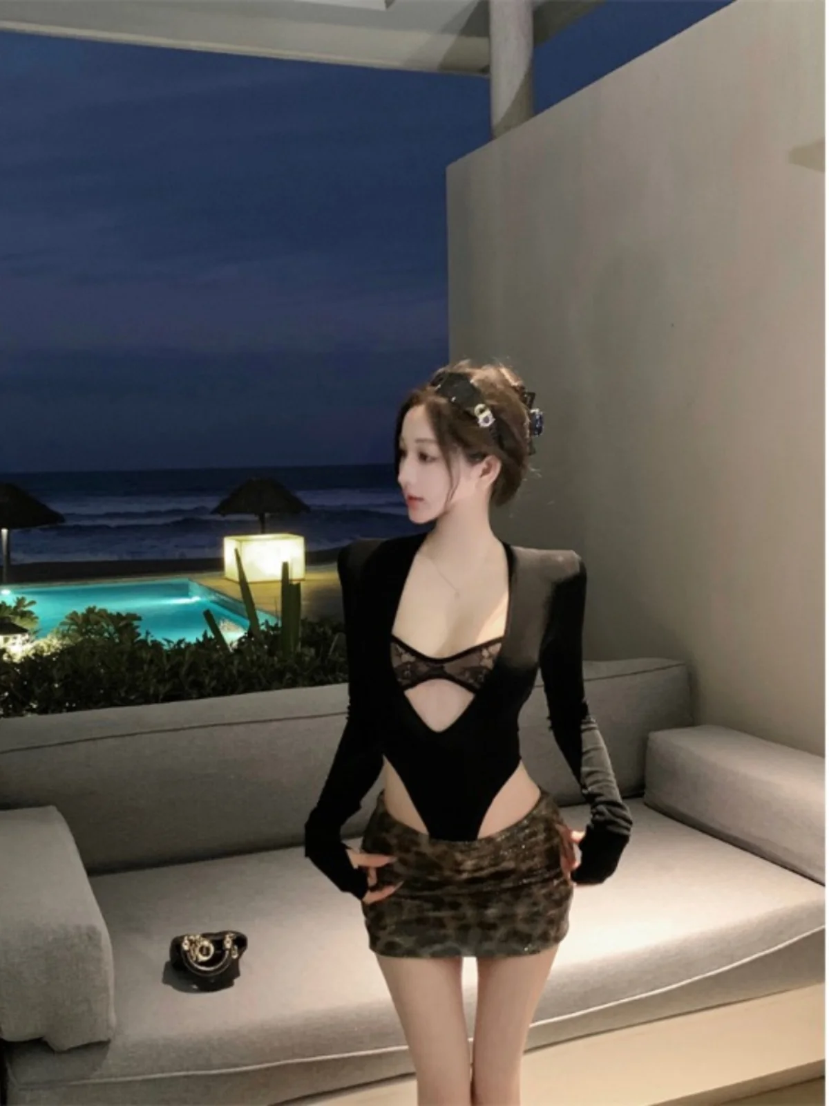 Комплект: кружевное боди с вырезами и длинными рукавами, юбка-обертка, сексуальный V-образный вырез, женский осенний наряд
Комплект: кружевное боди с вырезами и длинными рукавами, юбка-обертка, сексуальный V-образный вырез, женский осенний наряд