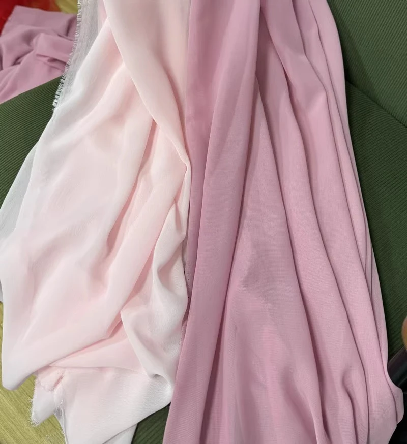 Chiffon Mesh Fabric with Colors Such As Purple, Avocado Green, Light Yellow Is Suitable for Weddings and Wedding Dress Making.
Chiffon Mesh Fabric with Colors Such As Purple, Avocado Green, Light Yellow Is Suitable for Weddings and Wedding Dress Making.