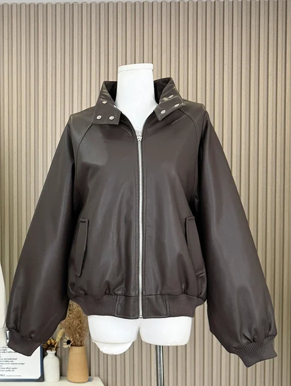 Winter Women Old Money Pu Faux Leather Full Zip Coat Vintage Racer Jacket Outwear Tomboy Thick Warm Overcoat Oversize Classical
Winter Women Old Money Pu Faux Leather Full Zip Coat Vintage Racer Jacket Outwear Tomboy Thick Warm Overcoat Oversize Classical