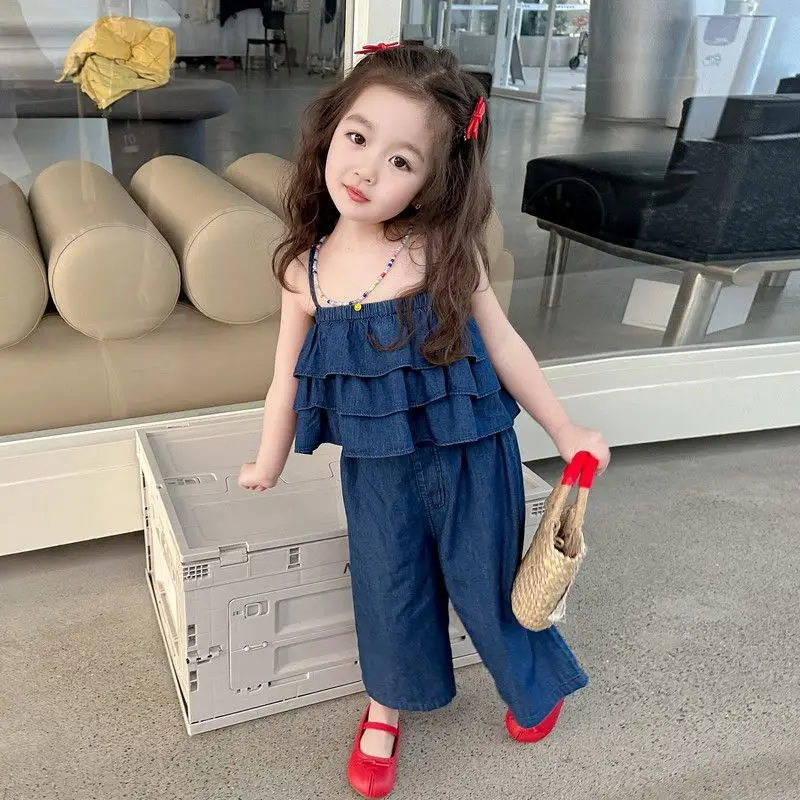Summer Baby Girls Deinm Set Fashion New Children's Strap+Cowboy Wide Leg Pants Two Piece Set
Summer Baby Girls Deinm Set Fashion New Children's Strap+Cowboy Wide Leg Pants Two Piece Set