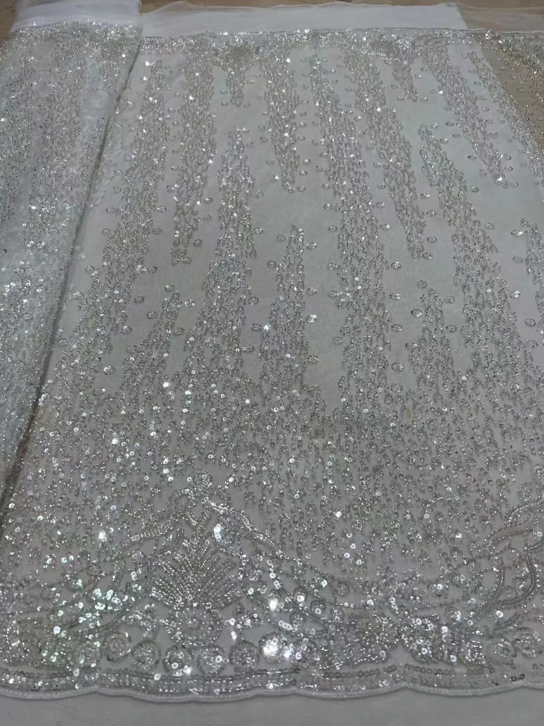 Luxury Beads Lace Handmade Fabric African Tissu Lace For Wedding Party Dress Latest Nigeria Sequins Embroidery With Groom Lace
Luxury Beads Lace Handmade Fabric African Tissu Lace For Wedding Party Dress Latest Nigeria Sequins Embroidery With Groom Lace