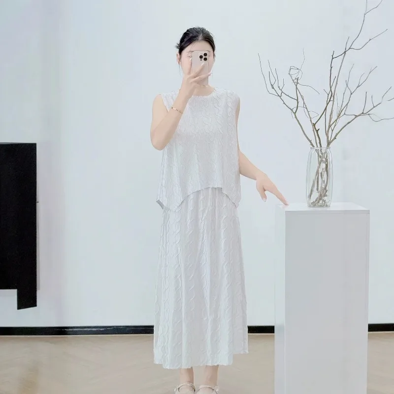 Miyake Pleated Skirt Set Plisse 2026 Summer New Vintage Light Luxury Set 3D Embroidery Pleats Elegant Loose Pleats Two-Piece Set
Miyake Pleated Skirt Set Plisse 2026 Summer New Vintage Light Luxury Set 3D Embroidery Pleats Elegant Loose Pleats Two-Piece Set