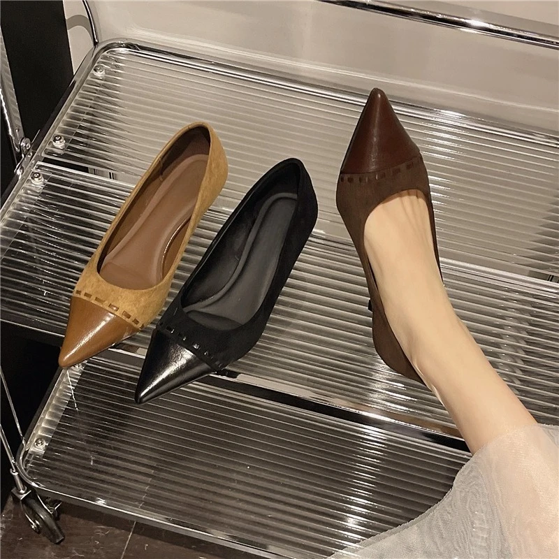 Модные туфли на высоком каблуке с острым носком, неглубоким вырезом, из замши, на шпильке, без застежек
Модные туфли на высоком каблуке с острым носком, неглубоким вырезом, из замши, на шпильке, без застежек