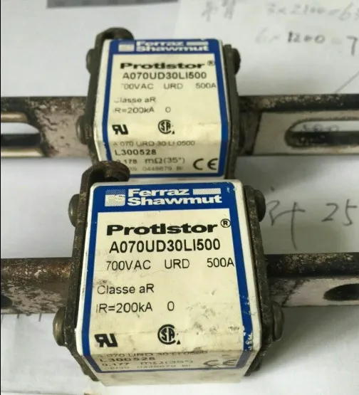 Предохранители: A070UD30LI450 K300527 / A070UD30LI500 L300528 / A070UD30LI550 M300529 / A060UD30LI630 P302003 aR
Предохранители: A070UD30LI450 K300527 / A070UD30LI500 L300528 / A070UD30LI550 M300529 / A060UD30LI630 P302003 aR