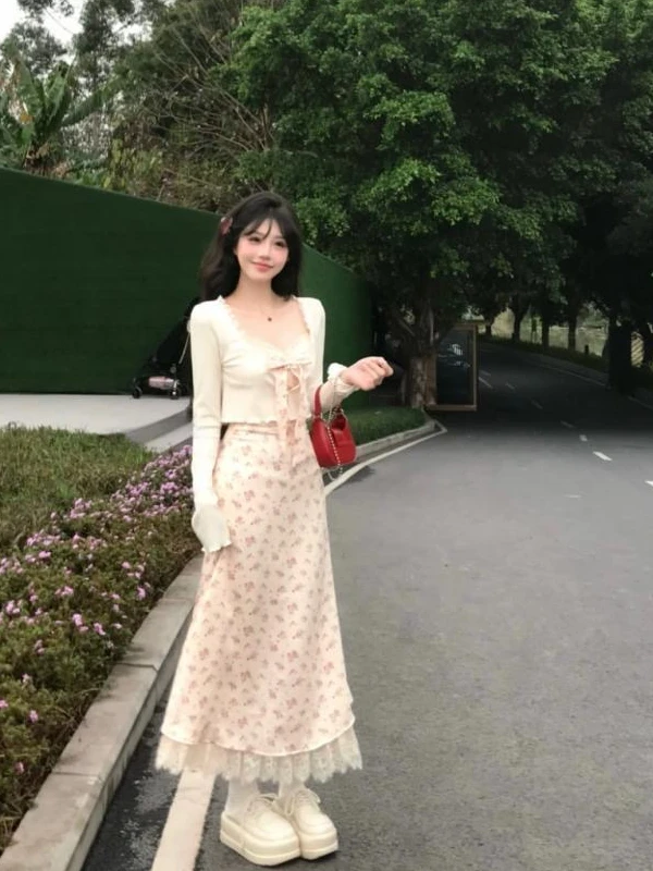 Spring Summer Floral Print Slimming Pure Desire Sweet Floral Strap Dress Cardigan Two Piece Set Women's Long Sleeve Fashion Set
Spring Summer Floral Print Slimming Pure Desire Sweet Floral Strap Dress Cardigan Two Piece Set Women's Long Sleeve Fashion Set