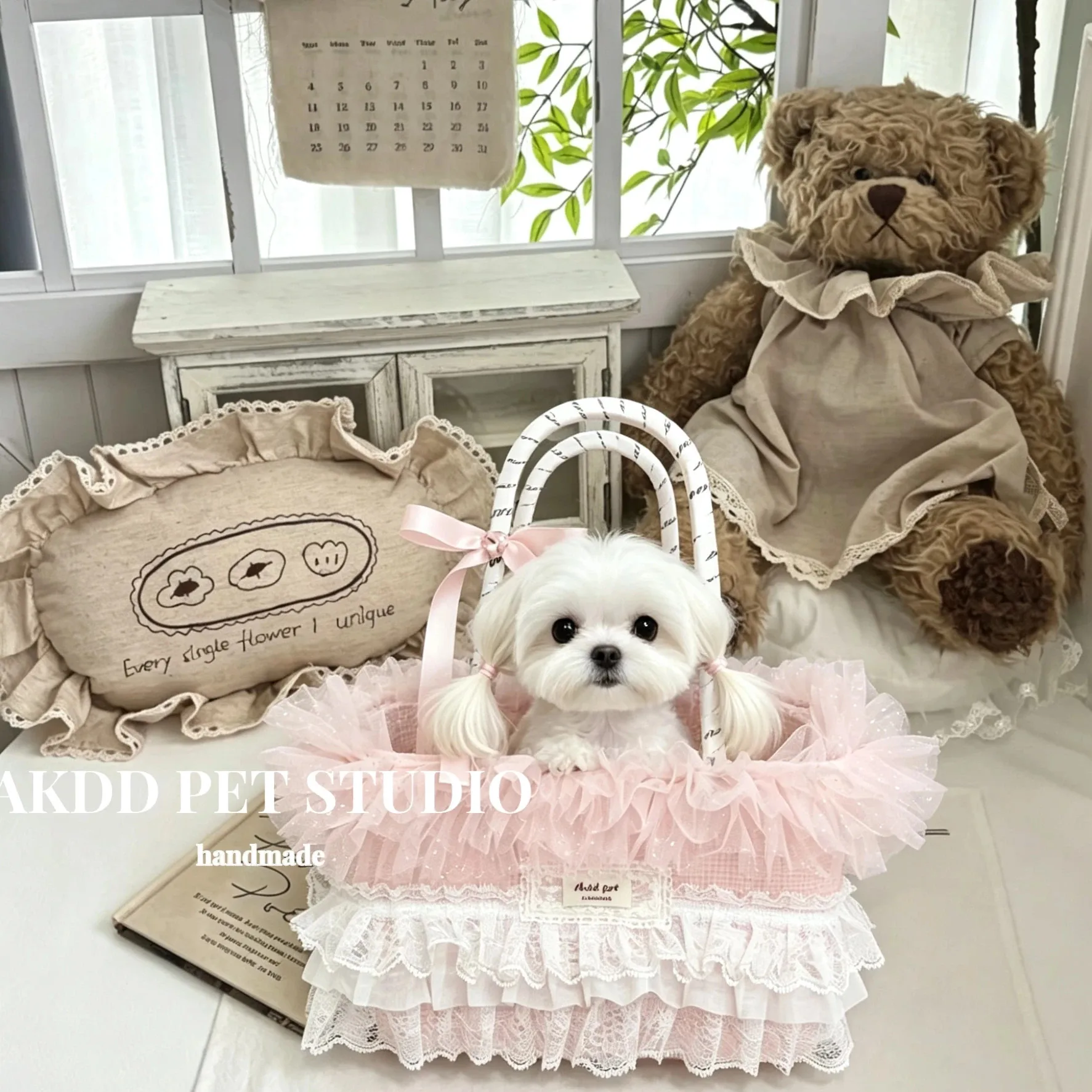 Pink Lace Ruffle Pet Carrier Basket Bow Decor Portable Handbag Small Dog Cat Outdoor Walking Travel Bag for Maltese Yorkshire
Pink Lace Ruffle Pet Carrier Basket Bow Decor Portable Handbag Small Dog Cat Outdoor Walking Travel Bag for Maltese Yorkshire