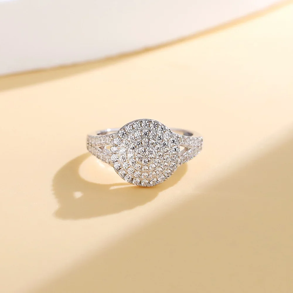 New S925 Pure Silver Full Diamond Zircon Ring for Women, Fashionable and Luxurious Jewelry with Diamond Set, Wedding Jewelry
New S925 Pure Silver Full Diamond Zircon Ring for Women, Fashionable and Luxurious Jewelry with Diamond Set, Wedding Jewelry