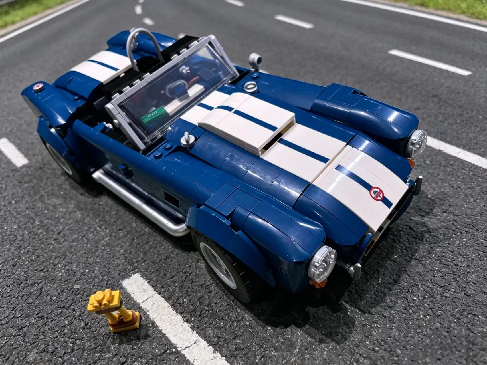 MOC Compatible 1241PCS Shelby Roadster Mechanical Kit Model Car Assembly Bricks Adult Toy Gift
MOC Compatible 1241PCS Shelby Roadster Mechanical Kit Model Car Assembly Bricks Adult Toy Gift