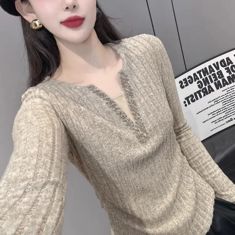 Женская футболка с длинным рукавом в европейском стиле, имитация двухслойности, весенняя базовая модель, стильный топ с V-образным вырезом и бисером, приталенный крой
Женская футболка с длинным рукавом в европейском стиле, имитация двухслойности, весенняя базовая модель, стильный топ с V-образным вырезом и бисером, приталенный крой