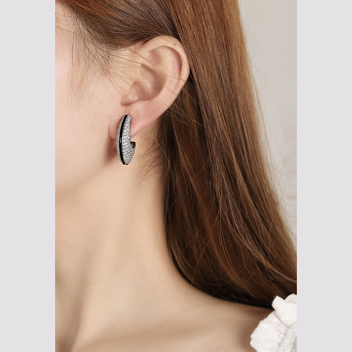 925 Silver Needle Sleek Full Zircon Curved Stud Earrings, Shining Minimalist Statement Jewelry for Daily Wear, Ideal Gift
925 Silver Needle Sleek Full Zircon Curved Stud Earrings, Shining Minimalist Statement Jewelry for Daily Wear, Ideal Gift