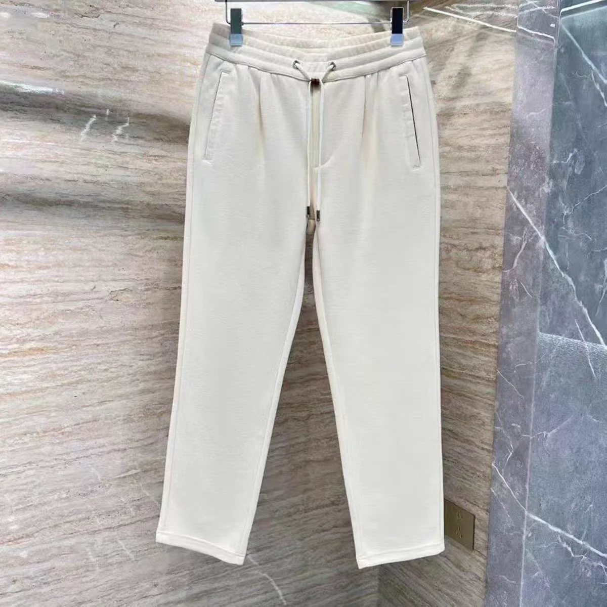 Faionable Embroidered Cotton Blend Running Pants Men's Casual Trousers Autumn Winter New Arrival Straight Leg Elastic Waist
Faionable Embroidered Cotton Blend Running Pants Men's Casual Trousers Autumn Winter New Arrival Straight Leg Elastic Waist