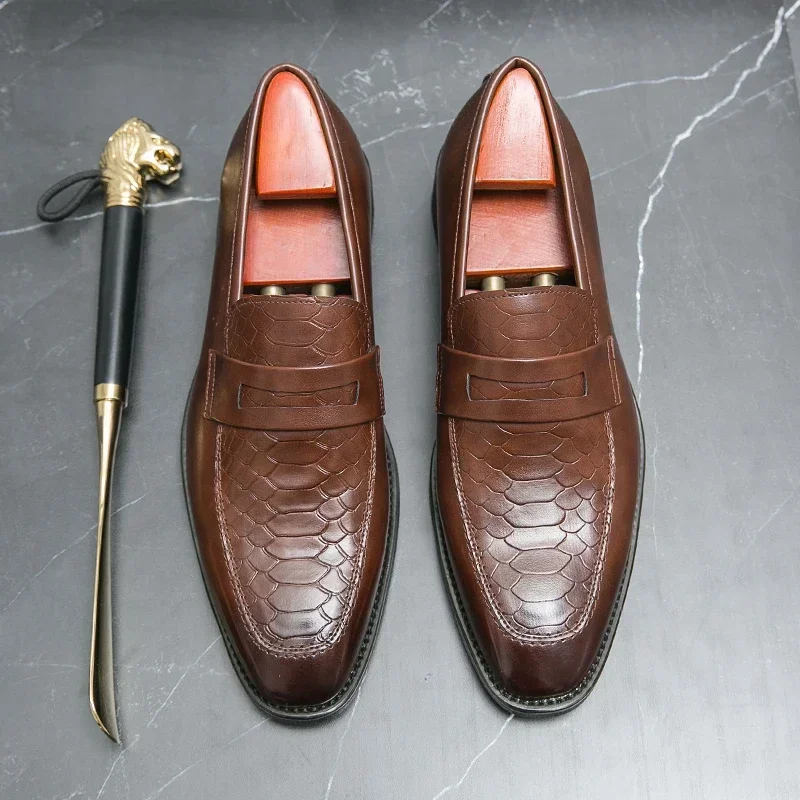 New Men Dress Shoes Brown Loafers Square Toe Slip-On PU Business Men Shoes Sapato Masculino
New Men Dress Shoes Brown Loafers Square Toe Slip-On PU Business Men Shoes Sapato Masculino