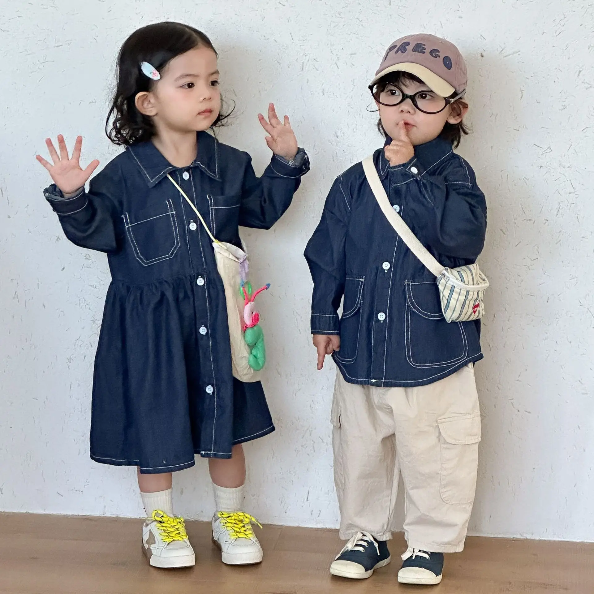 2026 Spring New Girls Lapel Denim Dress Children Loose Casual Shirts Fashion Boys Long Sleeve Shirts Brother And Sister Clothes
2026 Spring New Girls Lapel Denim Dress Children Loose Casual Shirts Fashion Boys Long Sleeve Shirts Brother And Sister Clothes