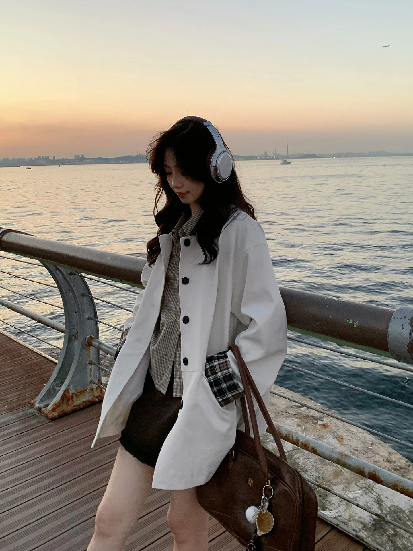 Корейская ветровка в клетку с цветовыми блоками и воротником, свободного кроя, с длинными рукавами, из полиэстера, в британском стиле
Корейская ветровка в клетку с цветовыми блоками и воротником, свободного кроя, с длинными рукавами, из полиэстера, в британском стиле