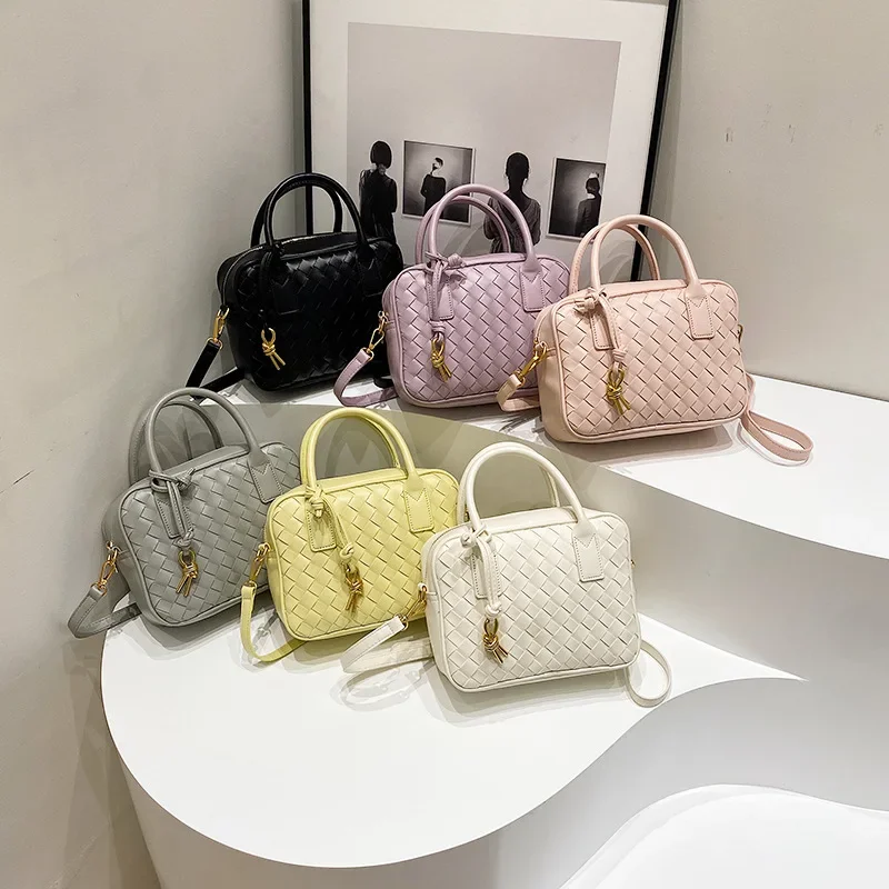 Artisan Woven Square Bag for Women, Minimalist Crossbody& Shoulder Purse with Detachable Strap Boho Day Bag for Casual Outings
Artisan Woven Square Bag for Women, Minimalist Crossbody& Shoulder Purse with Detachable Strap Boho Day Bag for Casual Outings