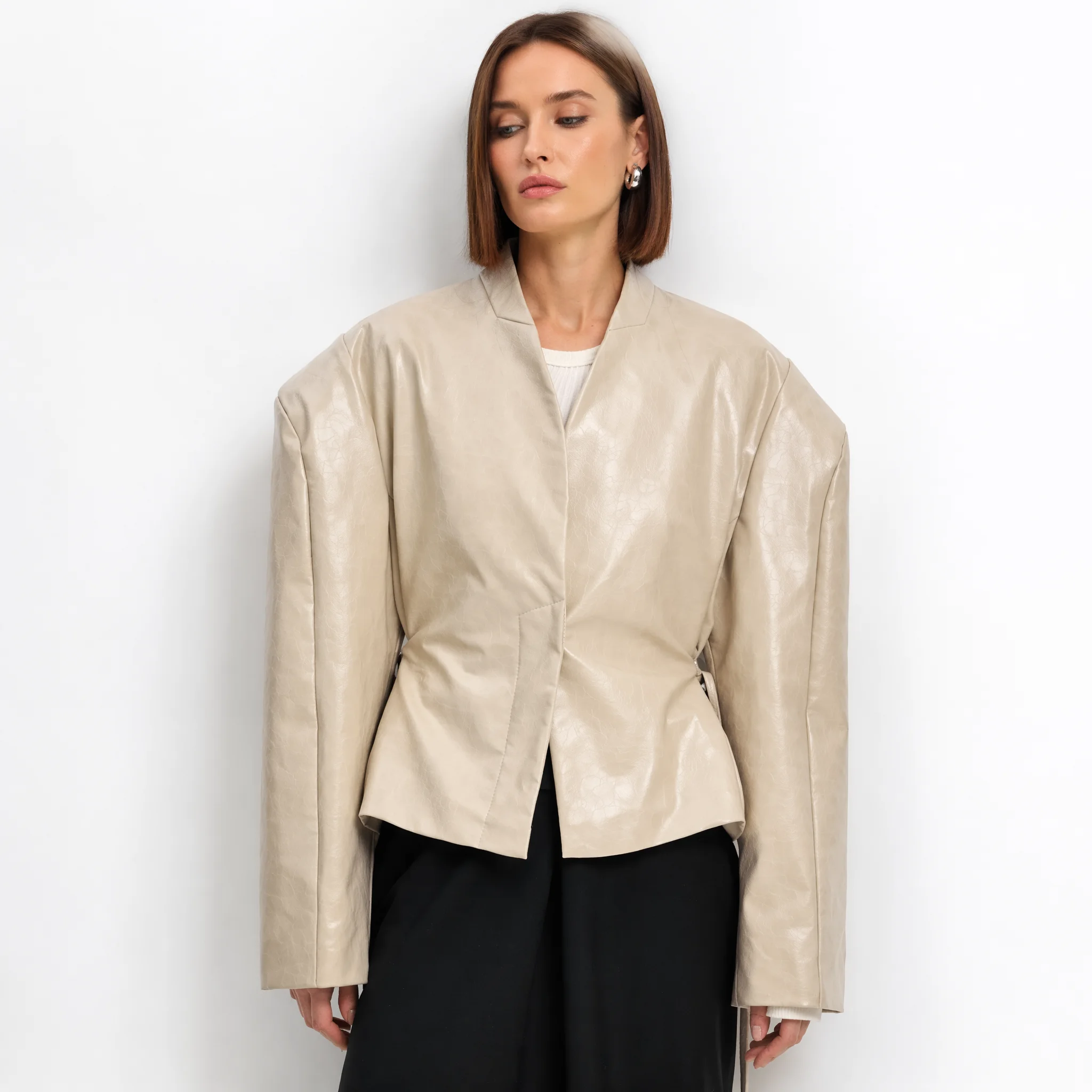 2026 Women's Stand Collar Leather Cropped Blazer, Extreme Structured Shoulder Long Sleeve Hidden Front Closure Side Drawstring W
2026 Women's Stand Collar Leather Cropped Blazer, Extreme Structured Shoulder Long Sleeve Hidden Front Closure Side Drawstring W