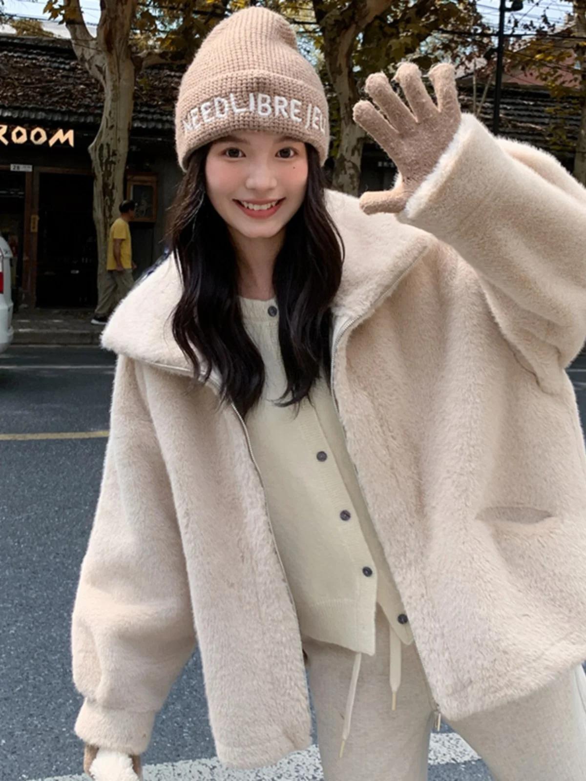 Куртка из овечьей шерсти, женский наряд, Тренч, классический эластичный двусторонний меховой воротник с капюшоном и застежкой на пуговицах, верхняя одежда Ins
Куртка из овечьей шерсти, женский наряд, Тренч, классический эластичный двусторонний меховой воротник с капюшоном и застежкой на пуговицах, верхняя одежда Ins