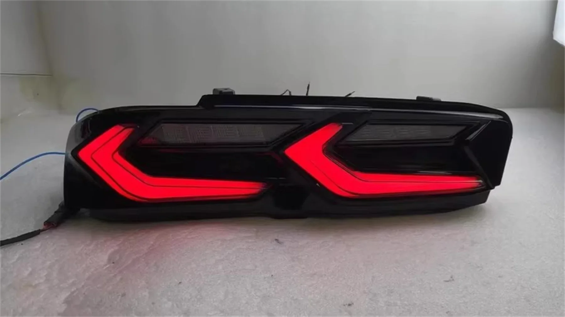 Автомобильный светодиодный задний фонарь для Chevrolet camaro 19-21, модифицированный C8, задний фонарь, стоп-сигнал, фонарь заднего хода, указатель поворота
Автомобильный светодиодный задний фонарь для Chevrolet camaro 19-21, модифицированный C8, задний фонарь, стоп-сигнал, фонарь заднего хода, указатель поворота