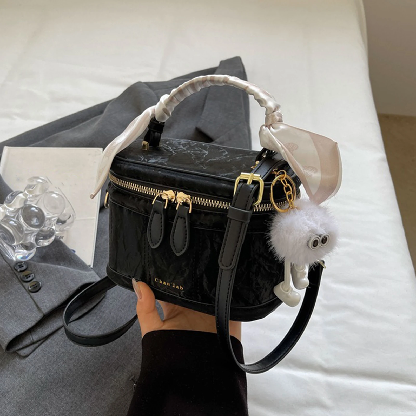 Women's Crossbody Bucket Bag Fashionable Comfortable to Use Crossbody Bag Ideal Gifts for Relatives and Friends
Women's Crossbody Bucket Bag Fashionable Comfortable to Use Crossbody Bag Ideal Gifts for Relatives and Friends