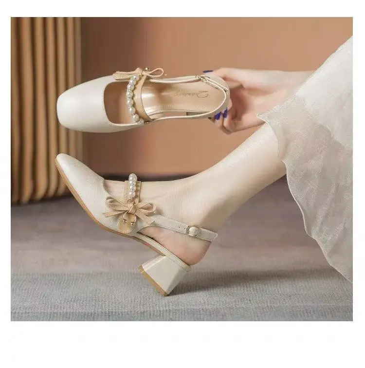 Bloom Stepssandals универсальный новый французский мечта в сказочном стиле с юбкой средний каблук толстый каблук с бабочкой
Bloom Stepssandals универсальный новый французский мечта в сказочном стиле с юбкой средний каблук толстый каблук с бабочкой