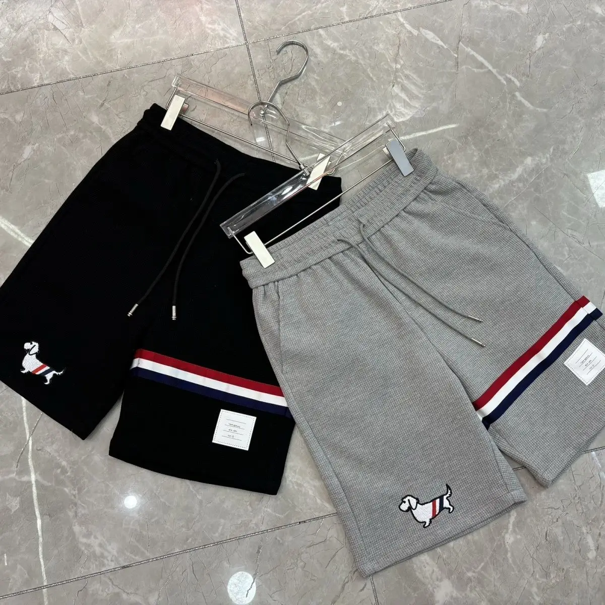 TB Versatile Summer New Fifth Pants Knitted Men's and Women's Casual Trend Loose Middle Pants Cotton Sports Shorts Embroidery
TB Versatile Summer New Fifth Pants Knitted Men's and Women's Casual Trend Loose Middle Pants Cotton Sports Shorts Embroidery