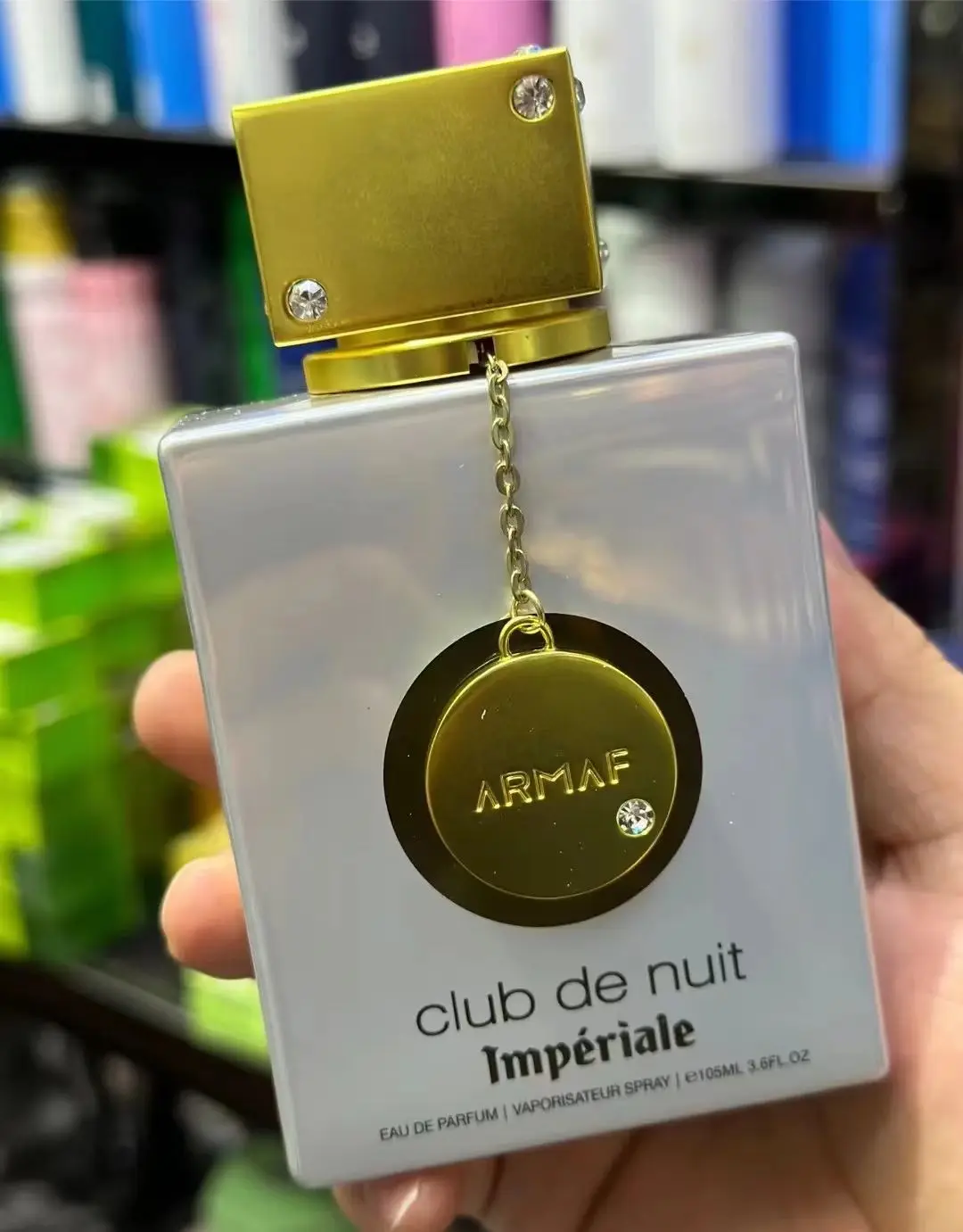 Club d Nuit Imperiale Women's eau de toilette, exotic flower fragrance and warm and charming woody fragrance
Club d Nuit Imperiale Women's eau de toilette, exotic flower fragrance and warm and charming woody fragrance
