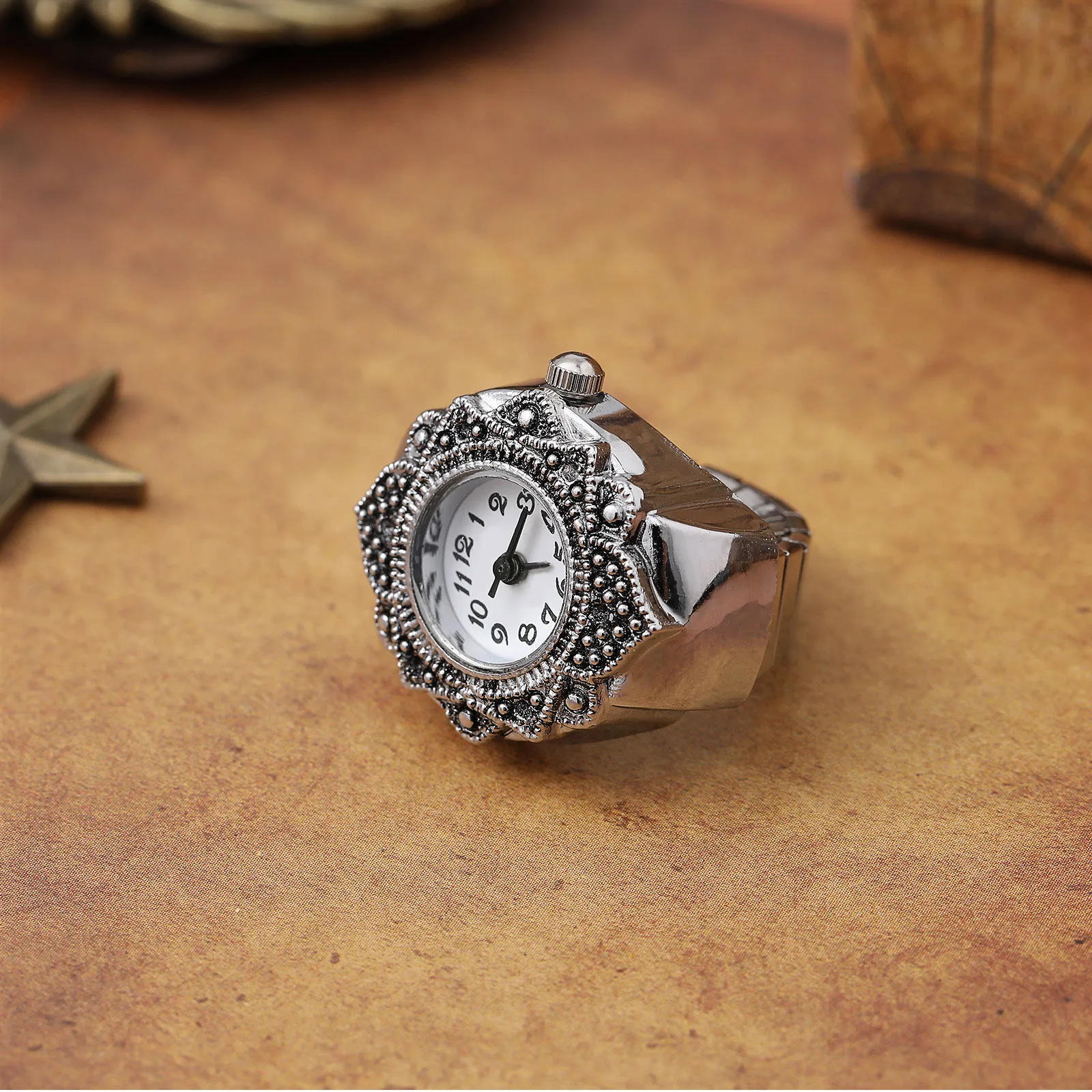 Octagonal Quartz Watch Retro Elastic Strap Casual Timepiece for Men Women White Face Finger Watch For Men Women Silver Gold Tone 
Octagonal Quartz Watch Retro Elastic Strap Casual Timepiece for Men Women White Face Finger Watch For Men Women Silver Gold Tone