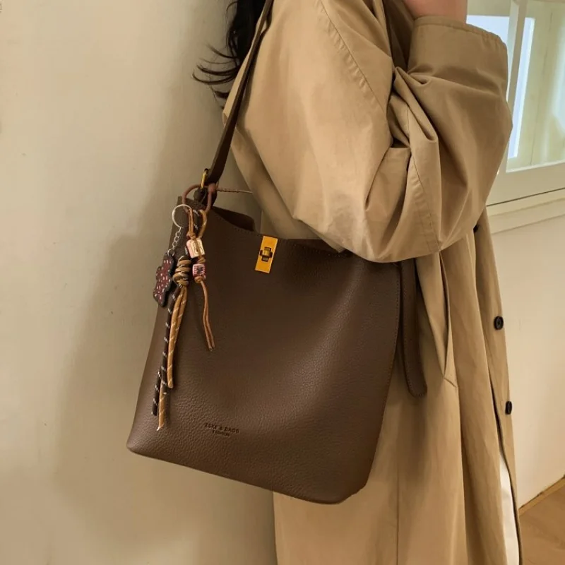 Women's Handbag Made Of Aster-Patterned Leather Featuring Trendy Nicaragua Lightweight Soft Daily Look
Women's Handbag Made Of Aster-Patterned Leather Featuring Trendy Nicaragua Lightweight Soft Daily Look