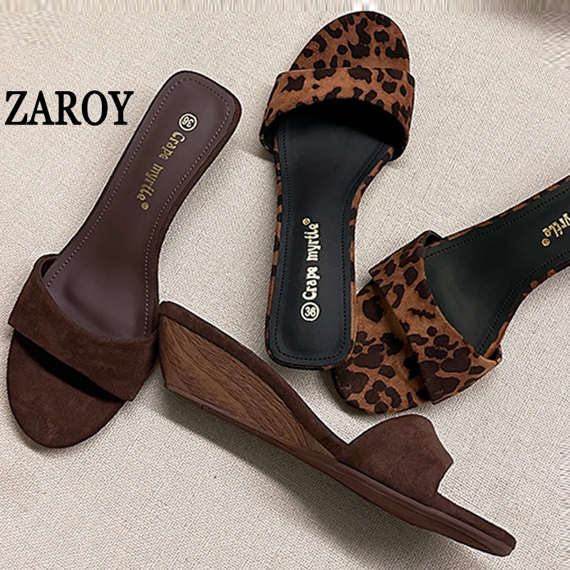 Leopard Low Wedge Heel Slide Women Sandals Summer Open Toe Casual Outdoor Flip Flops Brand Designer Street Versatile Slippers
Leopard Low Wedge Heel Slide Women Sandals Summer Open Toe Casual Outdoor Flip Flops Brand Designer Street Versatile Slippers