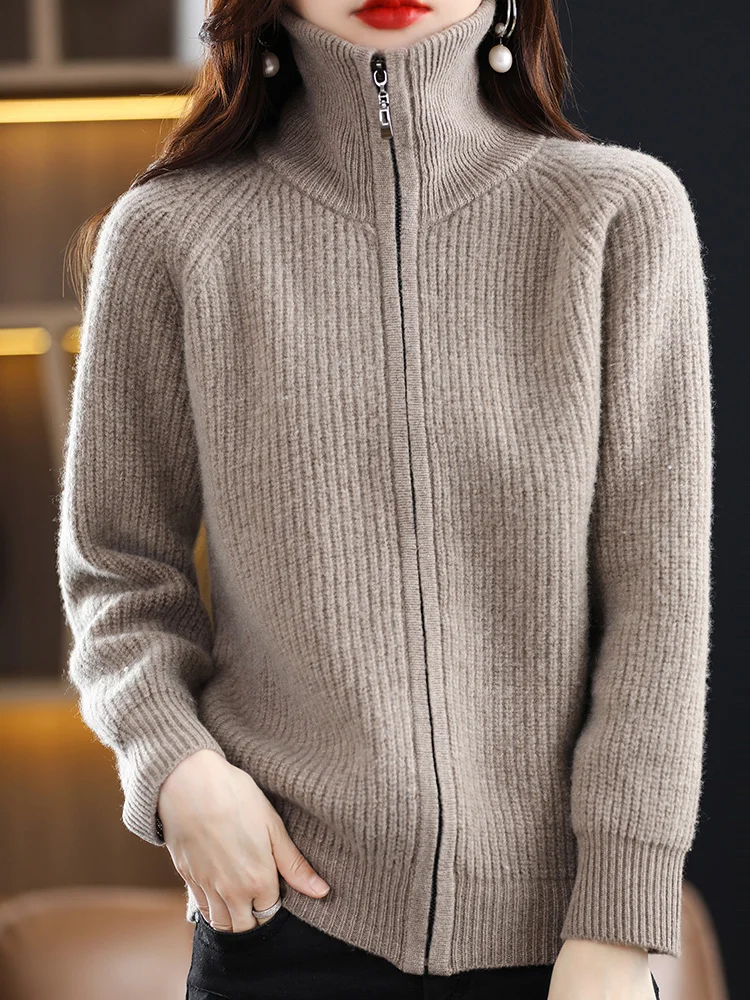 2025 New Women's Turtleneck Lapel Zipper Cardigan Sweater For Autumn Winter 100% Merino Wool Simple Soft Knitted Casual Top
2025 New Women's Turtleneck Lapel Zipper Cardigan Sweater For Autumn Winter 100% Merino Wool Simple Soft Knitted Casual Top