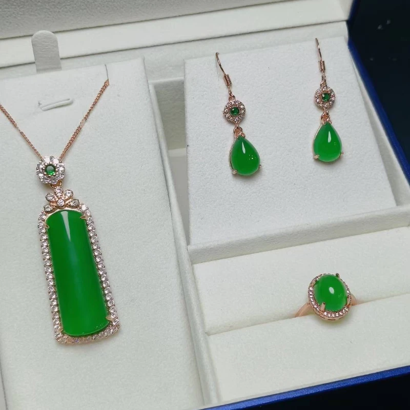 Stylish and Exquisite Retro Green Three-piece Set, Personalized Antique Jewelry
Stylish and Exquisite Retro Green Three-piece Set, Personalized Antique Jewelry