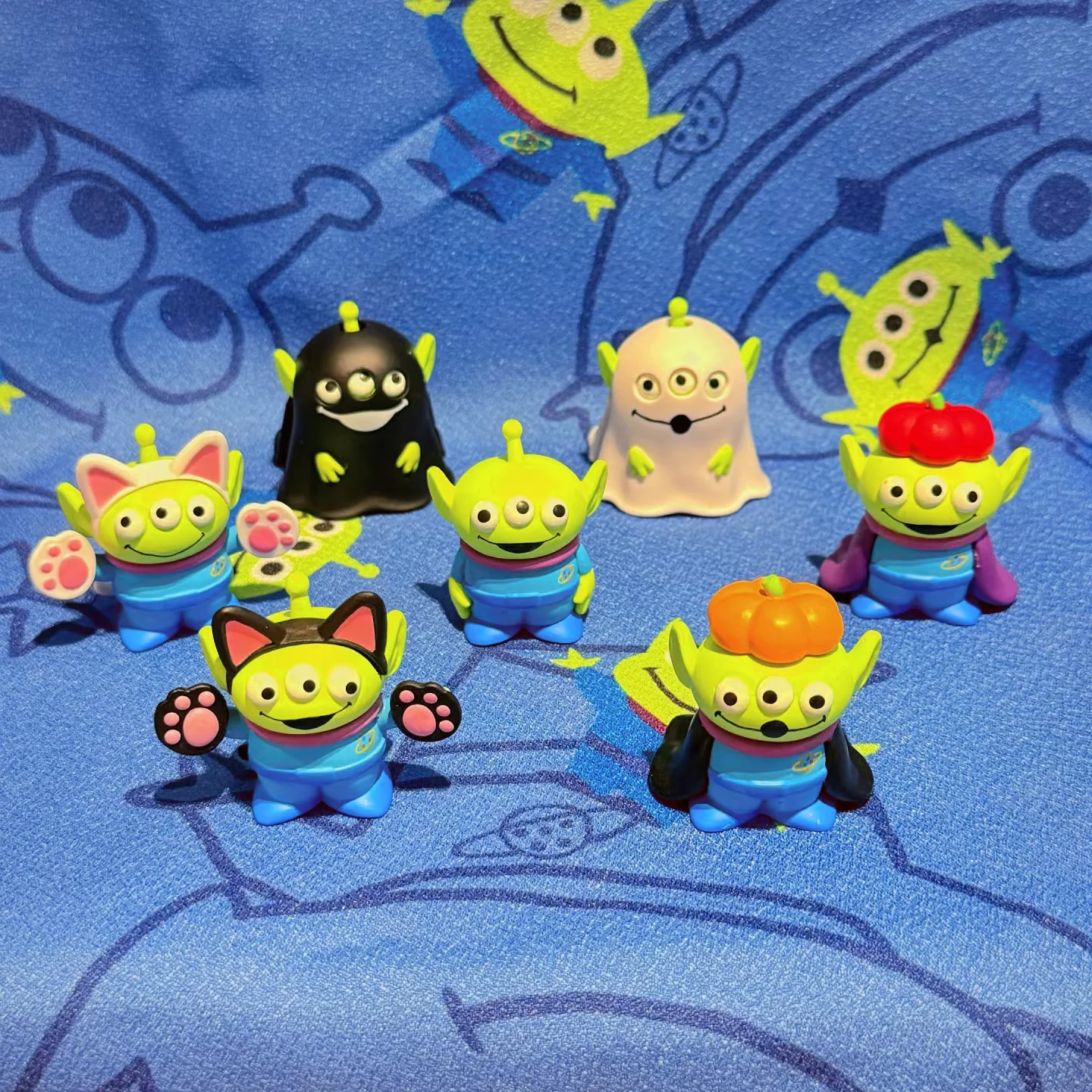 Новинка в наличии: Коллекционная фигурка-сюрприз «Триглазый призрак Хэллоуина» — костюм призрака, украшение для стола, праздничный подарок
Новинка в наличии: Коллекционная фигурка-сюрприз «Триглазый призрак Хэллоуина» — костюм призрака, украшение для стола, праздничный подарок