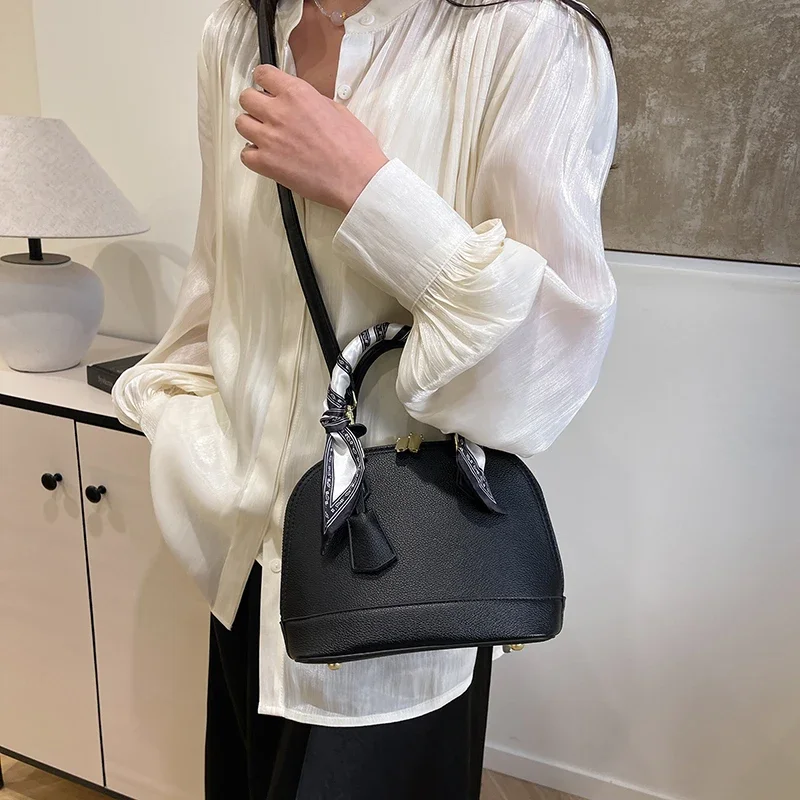 Vintage Classic Leather Handbag for Women High-End Designer Paris Fashion Inspired Elegant Trendy with Large Capacity
Vintage Classic Leather Handbag for Women High-End Designer Paris Fashion Inspired Elegant Trendy with Large Capacity