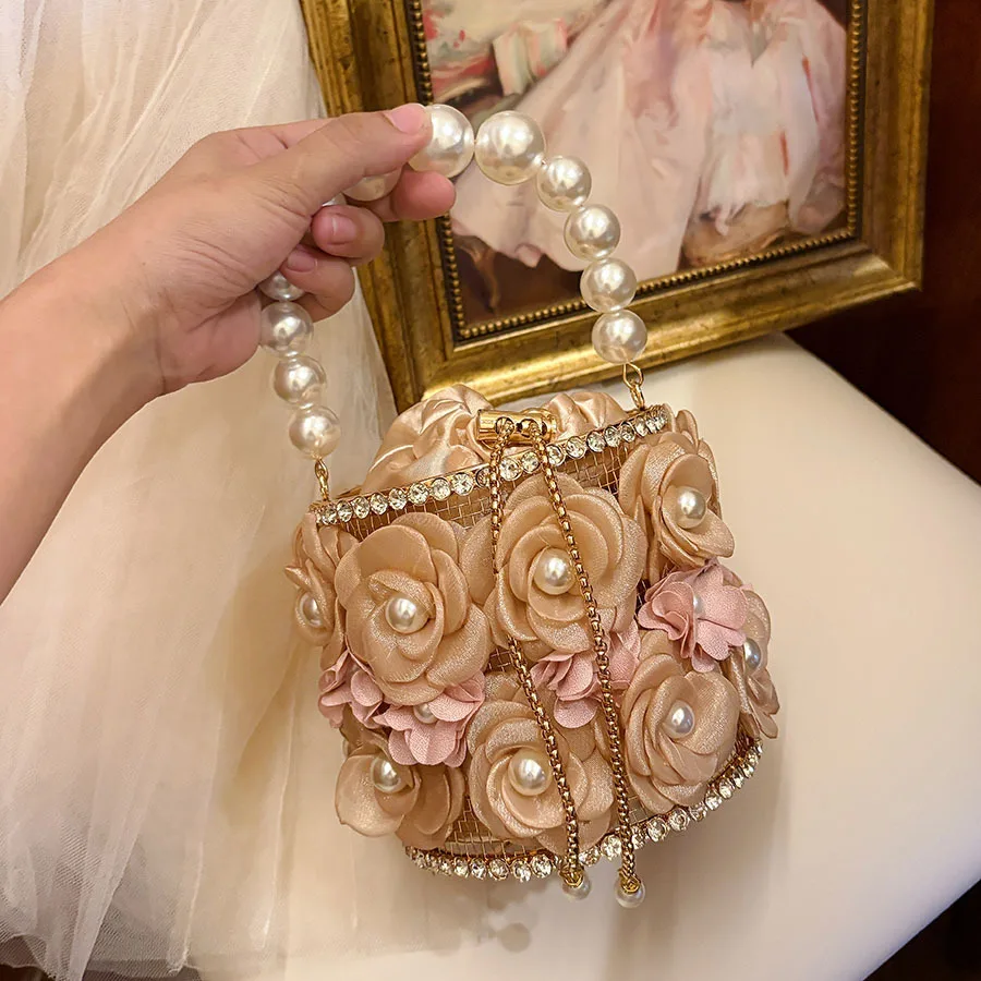 Niche design flower bird cage bag new temperament versatile chain messenger bag exquisite super fire handbag
Niche design flower bird cage bag new temperament versatile chain messenger bag exquisite super fire handbag