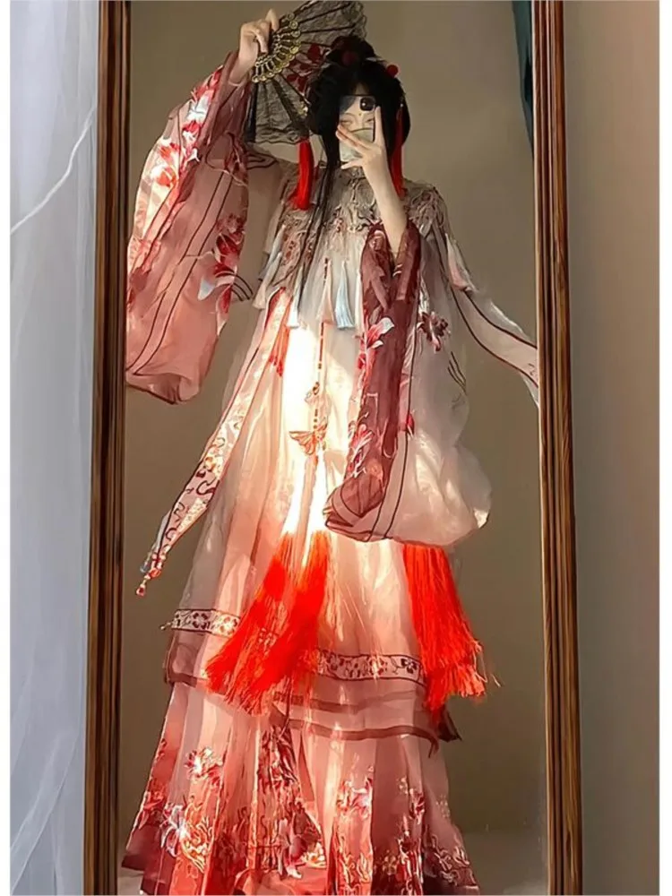 Полный женский комплект Hanfu в элегантном и изысканном стиле с тяжелой вышивкой и большими рукавами.
Полный женский комплект Hanfu в элегантном и изысканном стиле с тяжелой вышивкой и большими рукавами.