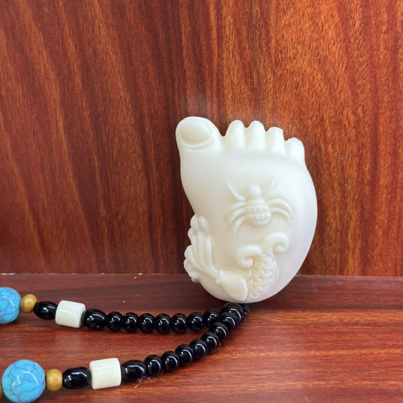 Ivory Nut Carving Is Full of Wisdom and Happiness in the Palm Hand Pieces6.9*4.5*3cmMen's and Women's Crafts Crafts Pendant
Ivory Nut Carving Is Full of Wisdom and Happiness in the Palm Hand Pieces6.9*4.5*3cmMen's and Women's Crafts Crafts Pendant