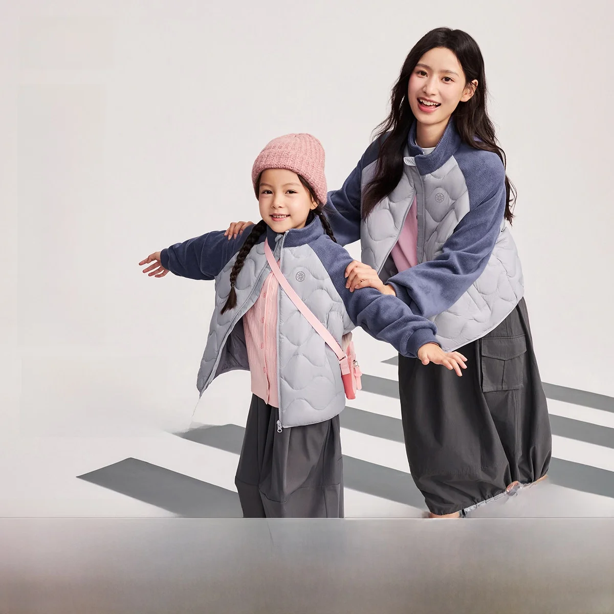 Lightweight Women's Patchwork Gourd Pattern down Jacket Snow Flying 2026 Summer New Style Commute Elegant Straight Cut
Lightweight Women's Patchwork Gourd Pattern down Jacket Snow Flying 2026 Summer New Style Commute Elegant Straight Cut