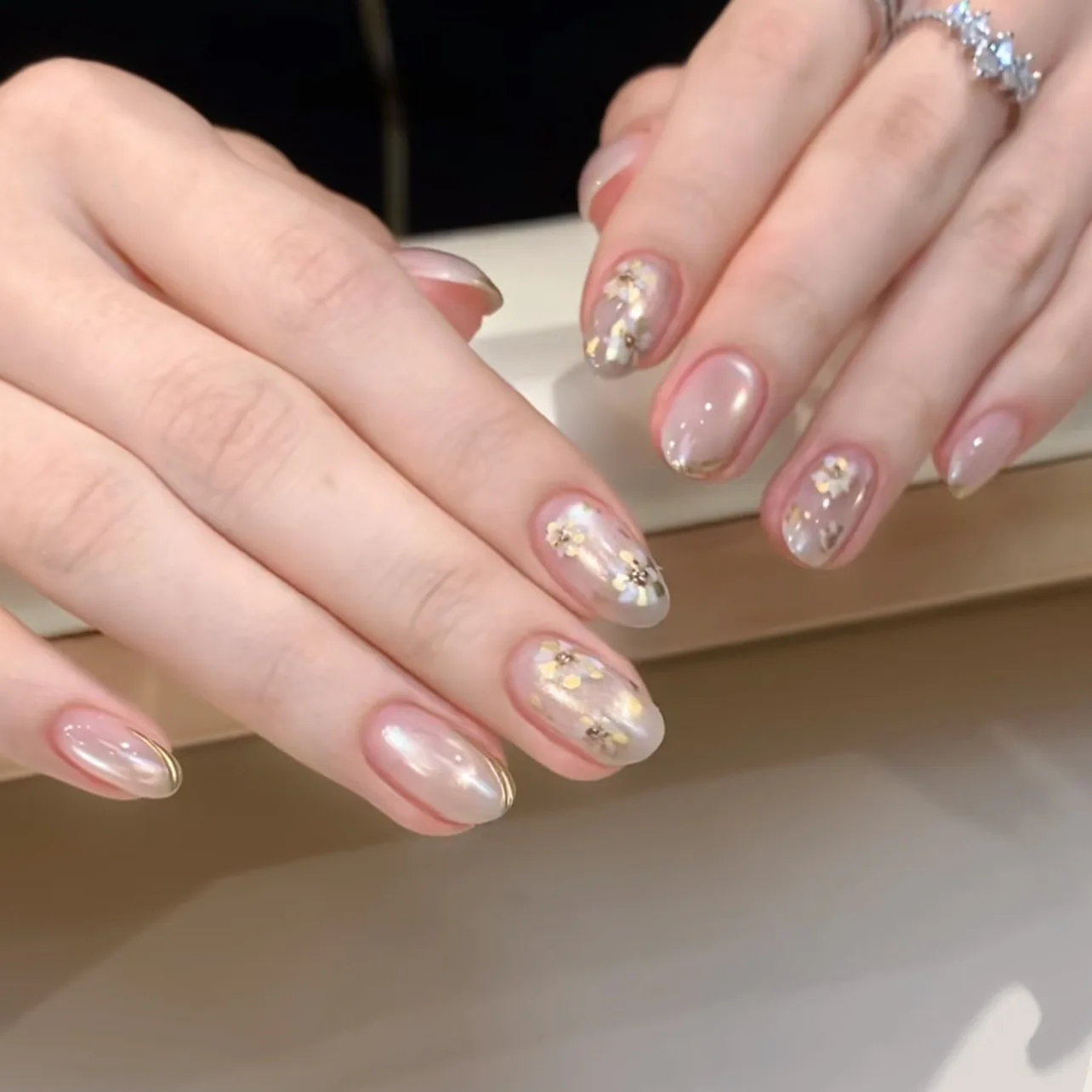 10Pcs Gilded French Flower False Nails Press on Cat's Eye Detachable Handmade Fake Nails Short Round Head Full Cover Nails Tips
10Pcs Gilded French Flower False Nails Press on Cat's Eye Detachable Handmade Fake Nails Short Round Head Full Cover Nails Tips