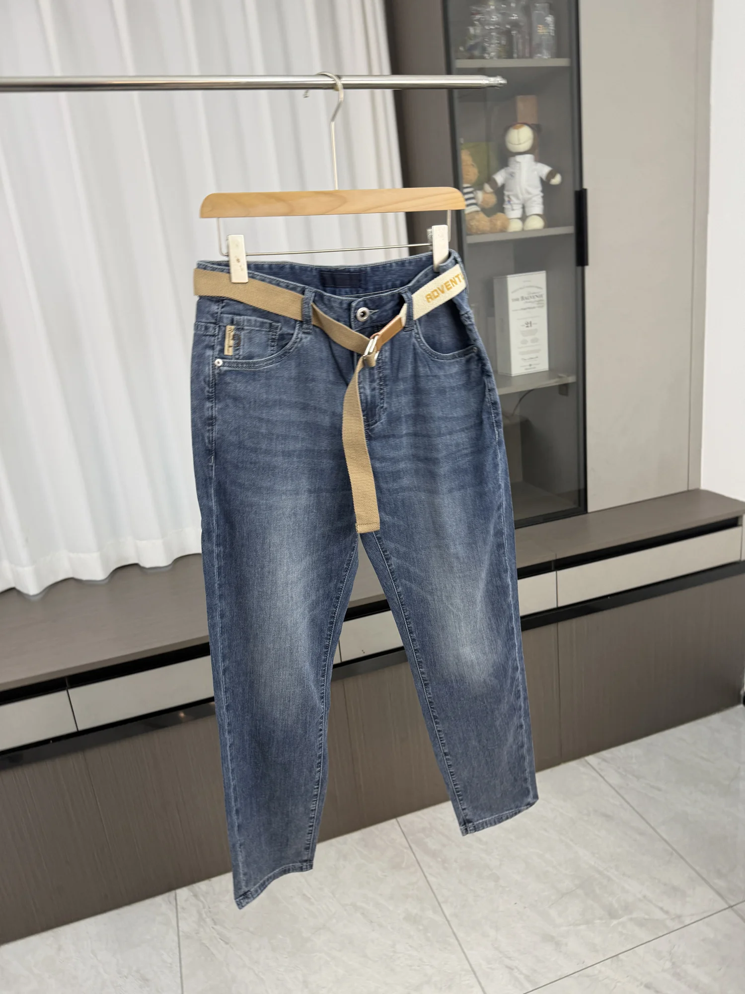Comfortable Lightweight Straight Leg Men's Jeans Fashionable Urban Style Spring Commute Casual Breathable Stretch Denim
Comfortable Lightweight Straight Leg Men's Jeans Fashionable Urban Style Spring Commute Casual Breathable Stretch Denim