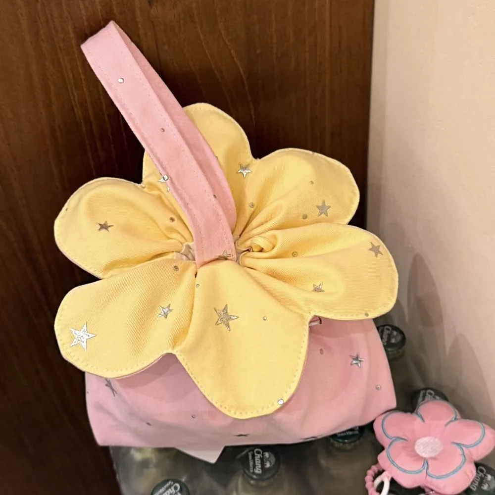 Literary Bundle Pocket Flower Drawstring Crossbody Bag Plaid Korean Style Canvas Shoulder Bag Cloth Cute Flower Handbag Women
Literary Bundle Pocket Flower Drawstring Crossbody Bag Plaid Korean Style Canvas Shoulder Bag Cloth Cute Flower Handbag Women