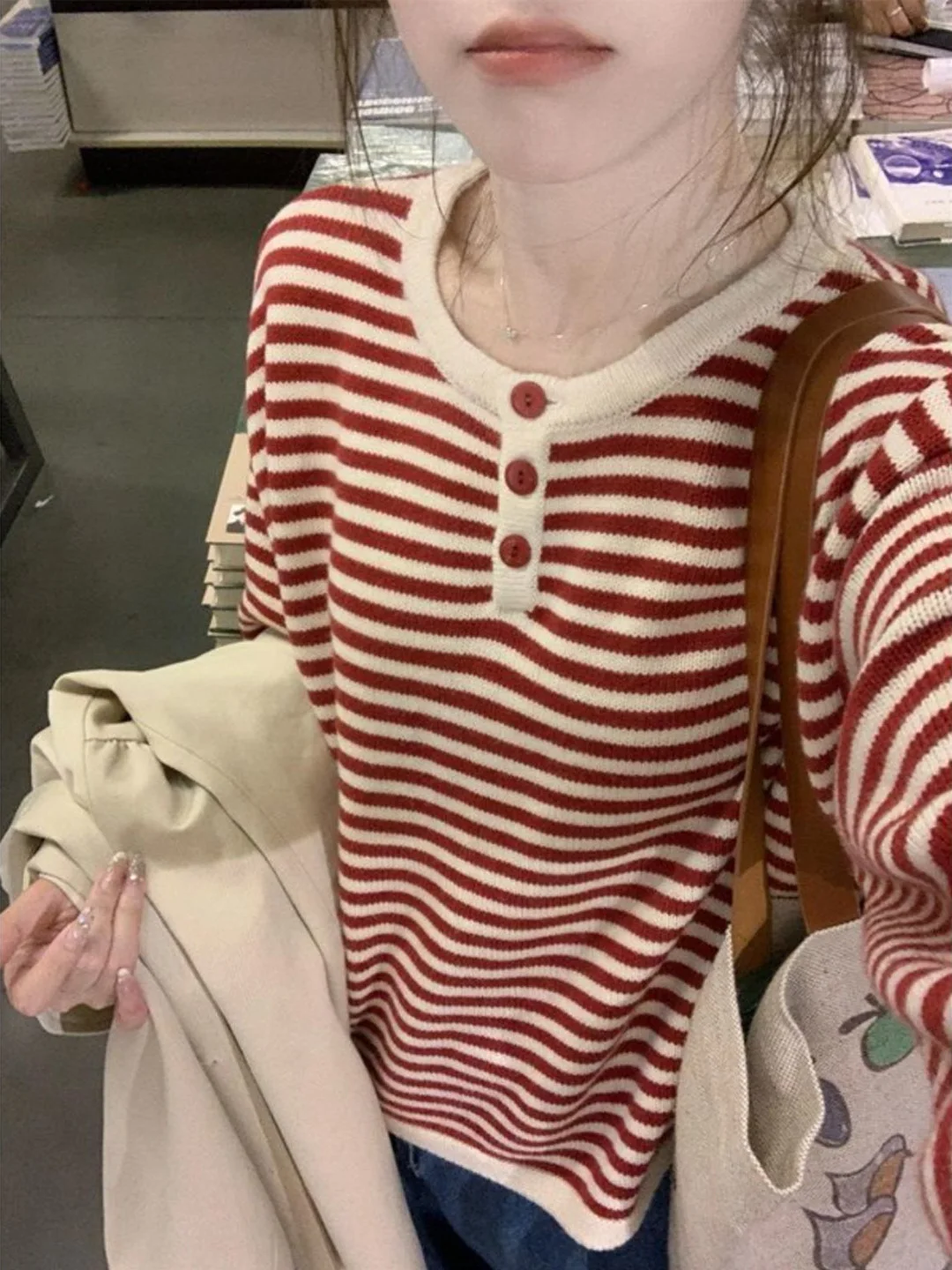 Loose Fit Striped Knitted Top Women's ort Sle Autumn Winter Faion Casual Comfortable Breathable Button Detail Sweater
Loose Fit Striped Knitted Top Women's ort Sle Autumn Winter Faion Casual Comfortable Breathable Button Detail Sweater