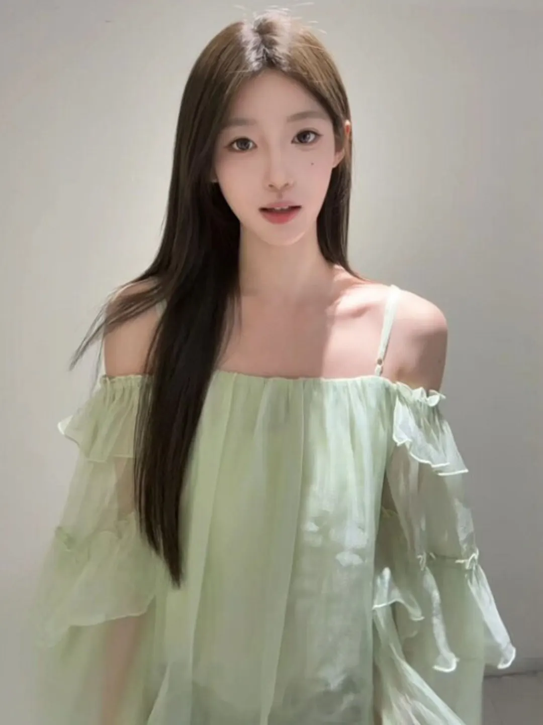 Gentle Breeze Unique Beautiful One Shoulder Chiffon Top Youthful Elegant Summer 2026 Long Sleeve Lace Trim Breathable Skin-Fr...
Gentle Breeze Unique Beautiful One Shoulder Chiffon Top Youthful Elegant Summer 2026 Long Sleeve Lace Trim Breathable Skin-Fr...