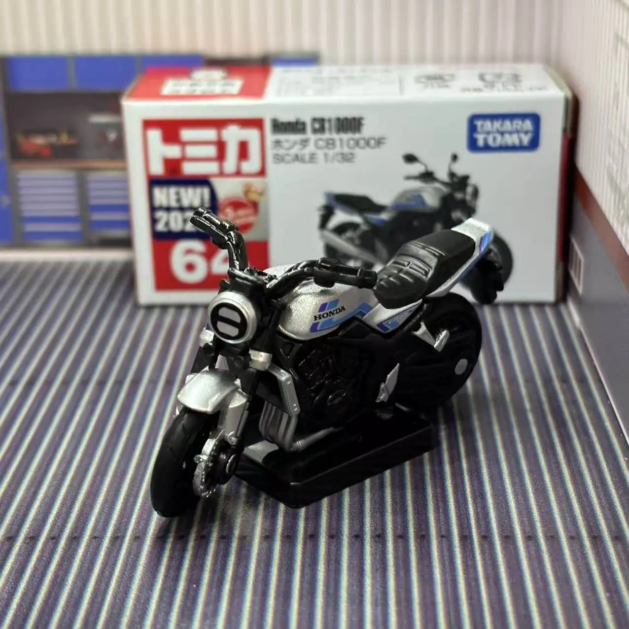 Takara Tomy Tomica Series No.64 CB1000F Metal Mini Car Replica, Pocket Size Diecast Toy Car for Playing, Home Decoration
Takara Tomy Tomica Series No.64 CB1000F Metal Mini Car Replica, Pocket Size Diecast Toy Car for Playing, Home Decoration