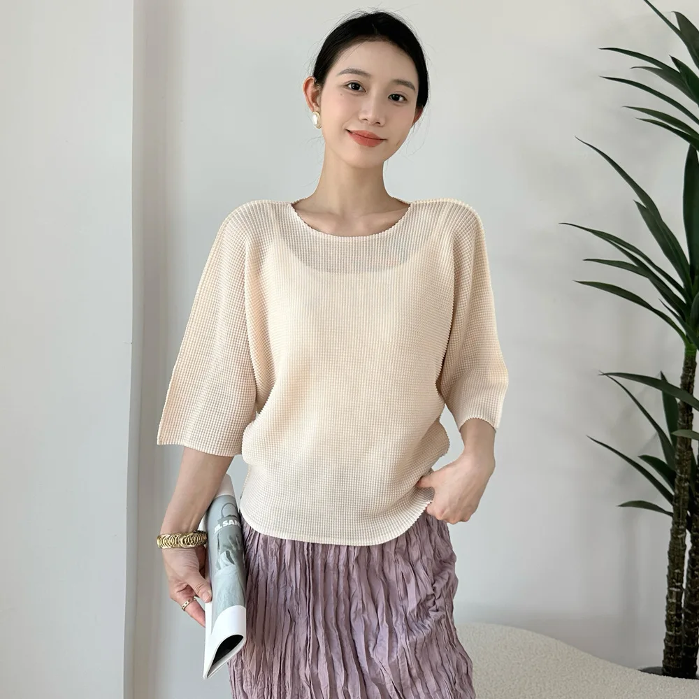 2025 Summer New Temperament Wild Loose Large Size Simple Women's Tops Miyake Pleated Fashion Five-quarter Sleeve T-shirt
2025 Summer New Temperament Wild Loose Large Size Simple Women's Tops Miyake Pleated Fashion Five-quarter Sleeve T-shirt