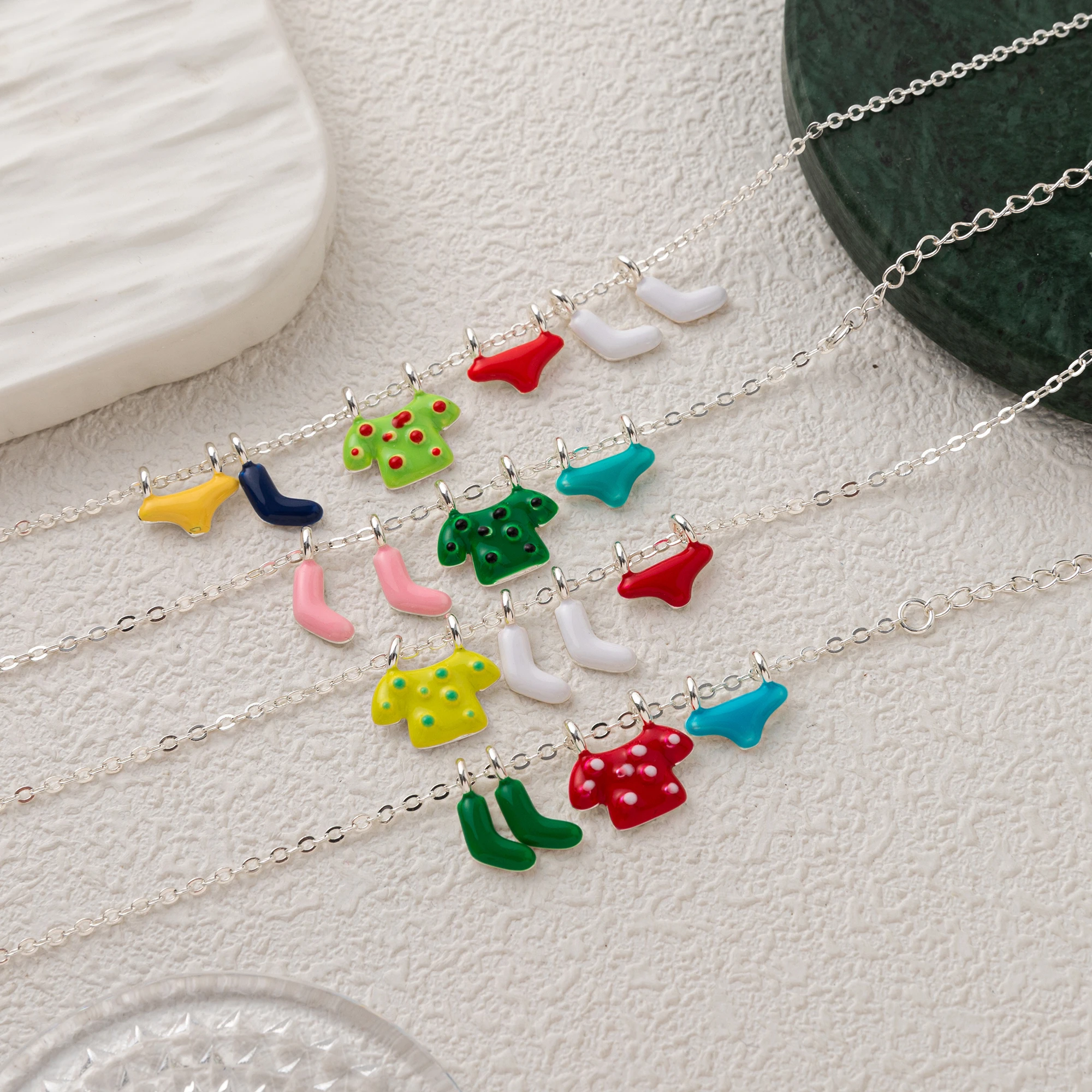 New oil dripping colored clothes, socks, underwear, trendy fashion, sweet necklace, bracelet, gold-plated
New oil dripping colored clothes, socks, underwear, trendy fashion, sweet necklace, bracelet, gold-plated