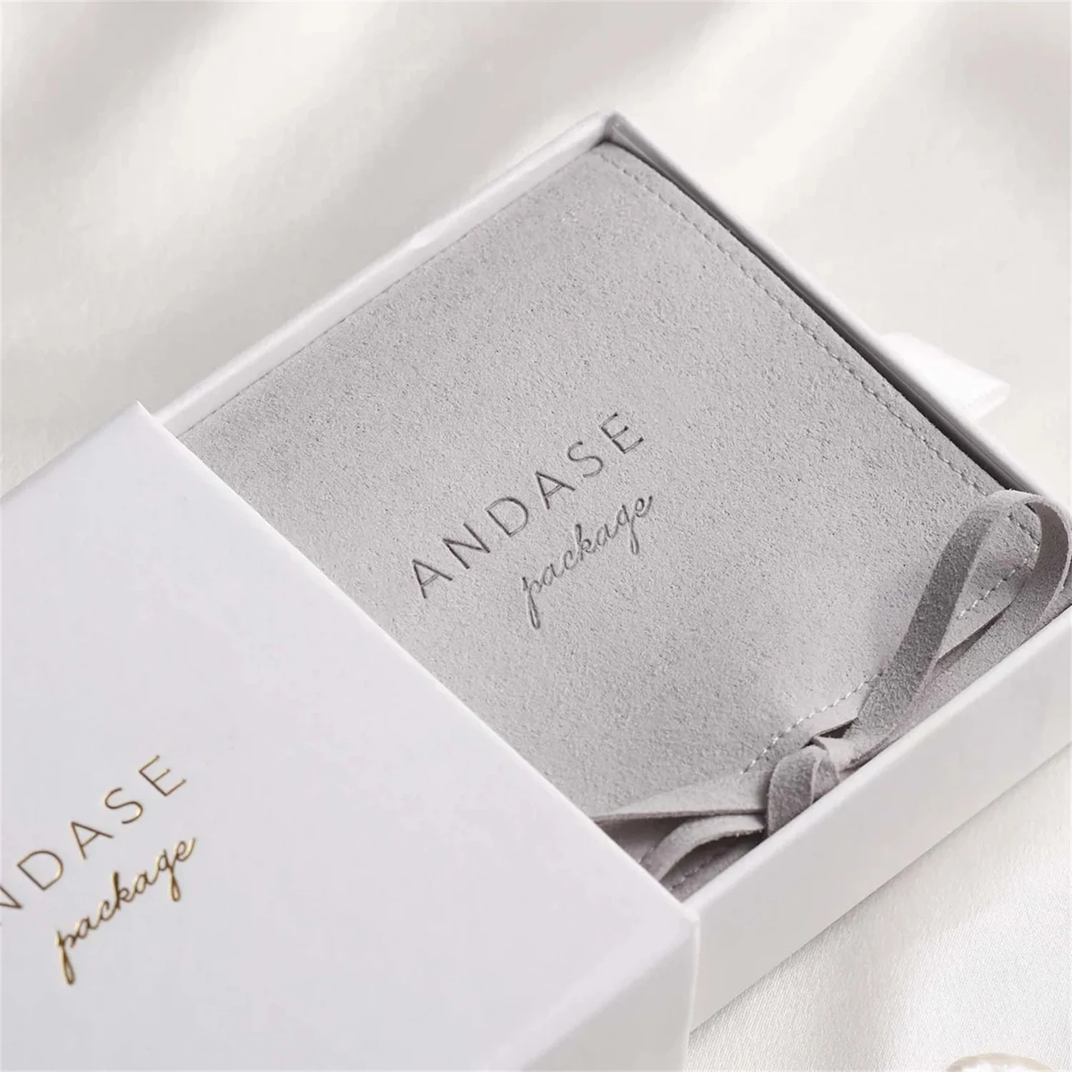 50pcs jewelry pouch personalized bags with custom logo deboss microfiber envelope bag jewelry packaging pouch bulk sale
50pcs jewelry pouch personalized bags with custom logo deboss microfiber envelope bag jewelry packaging pouch bulk sale