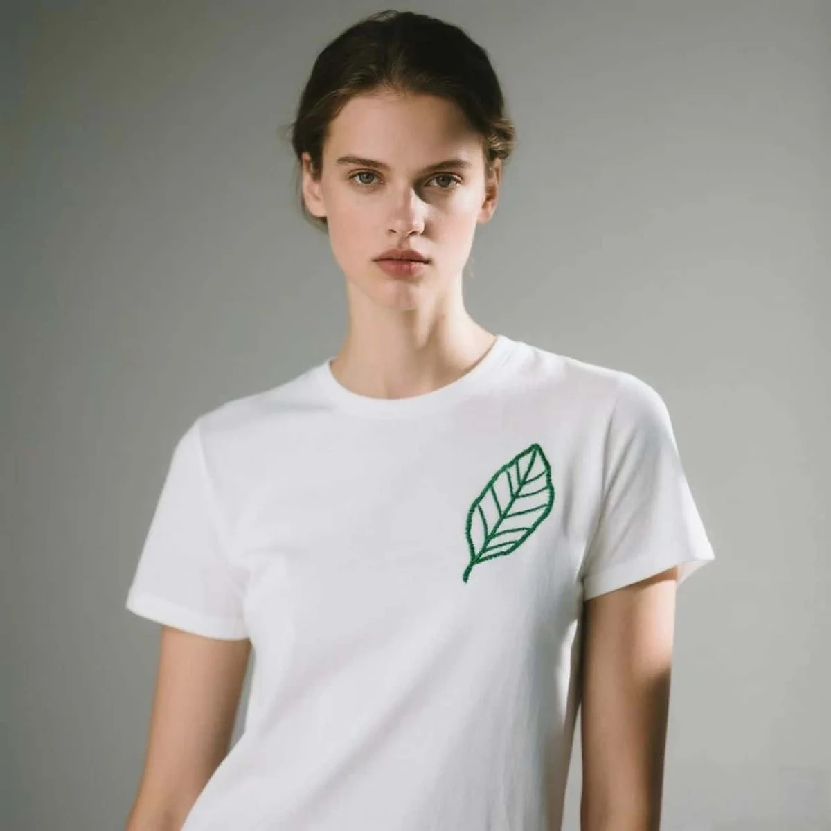 Eco-Friendly Women's White Cotton T-Shirt - Minimalist Hollow Leaf Embroidery - All-Season Design for Outdoor Travel
Eco-Friendly Women's White Cotton T-Shirt - Minimalist Hollow Leaf Embroidery - All-Season Design for Outdoor Travel